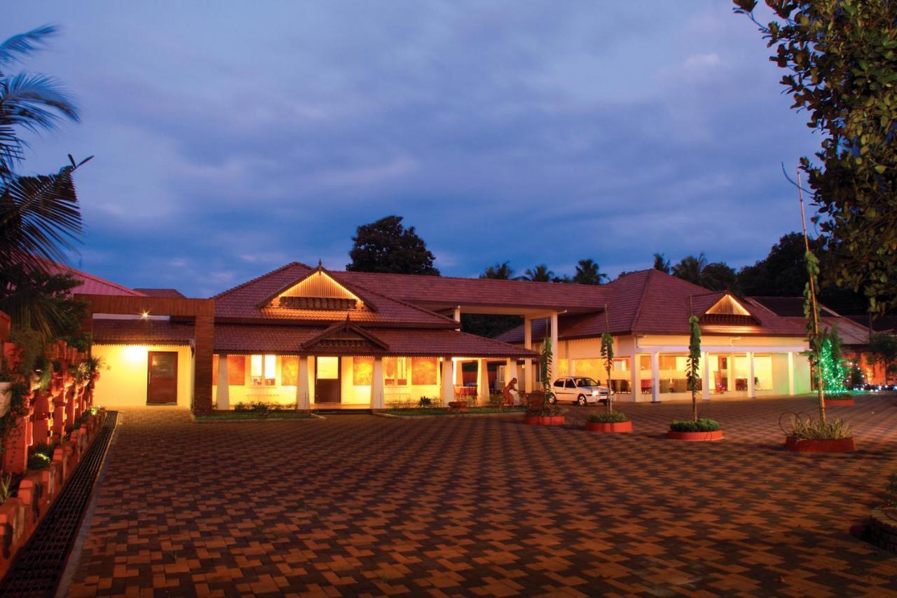 Clay House Hotel Thrissur Buitenkant foto