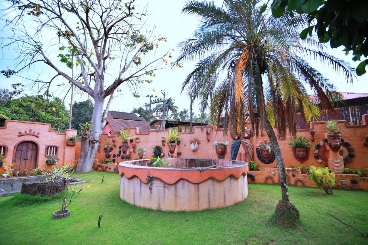 Clay House Hotel Thrissur Buitenkant foto