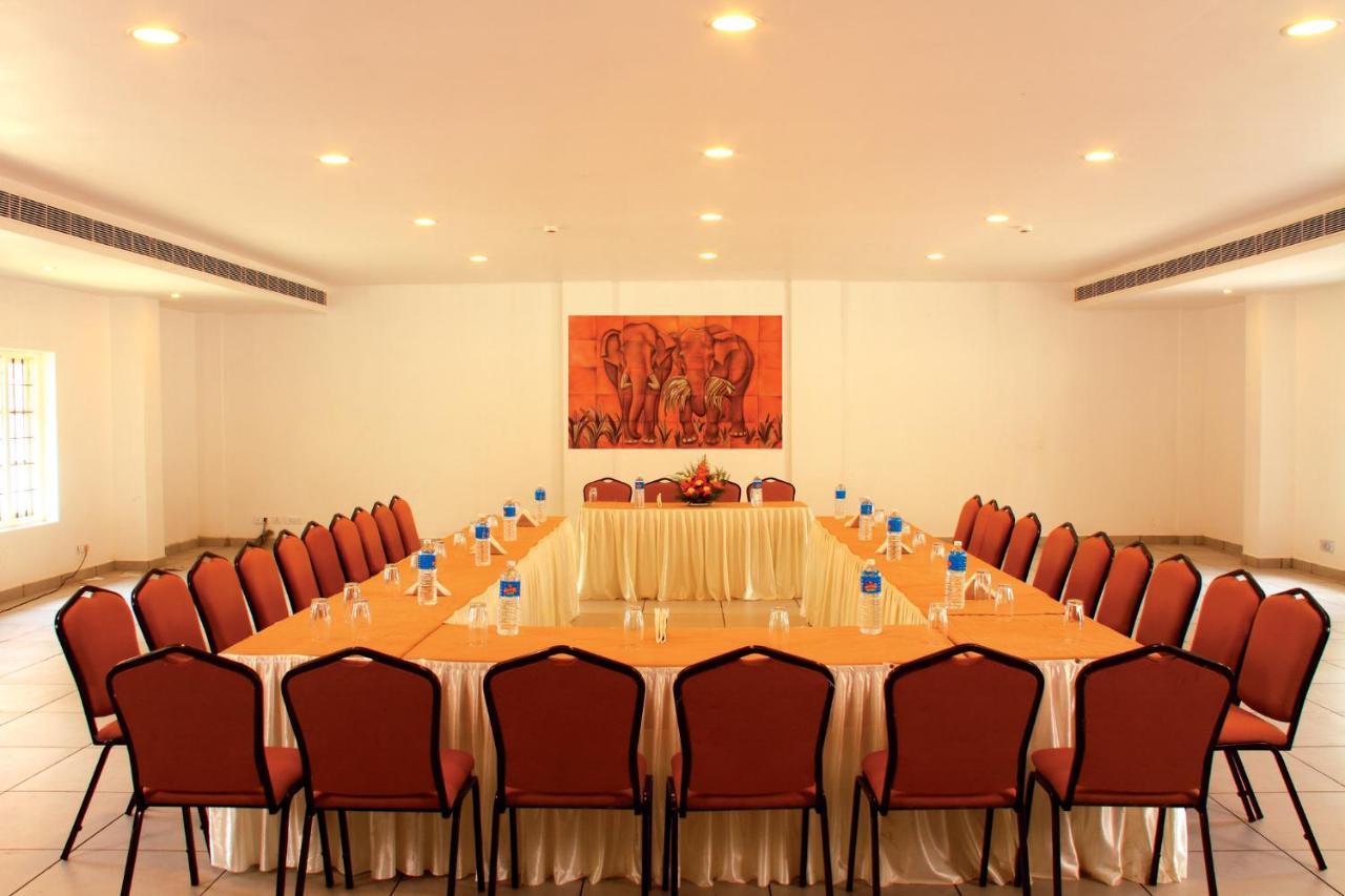 Clay House Hotel Thrissur Buitenkant foto