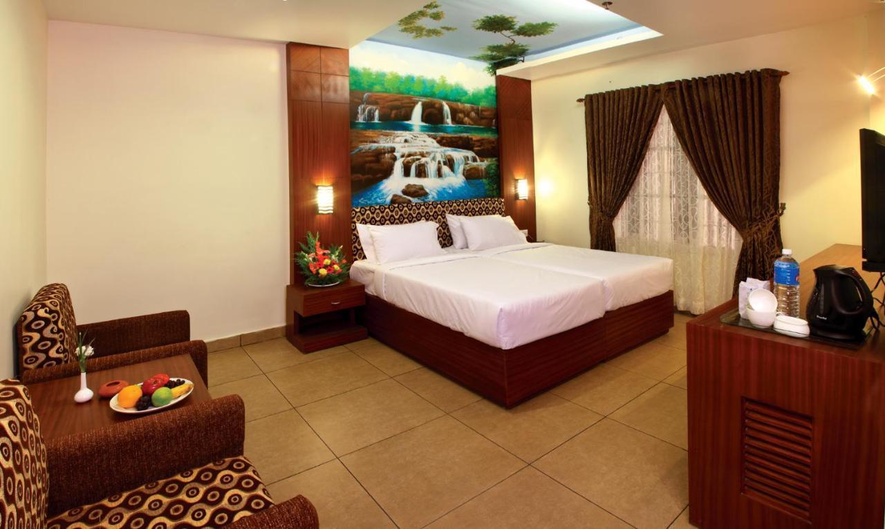 Clay House Hotel Thrissur Buitenkant foto