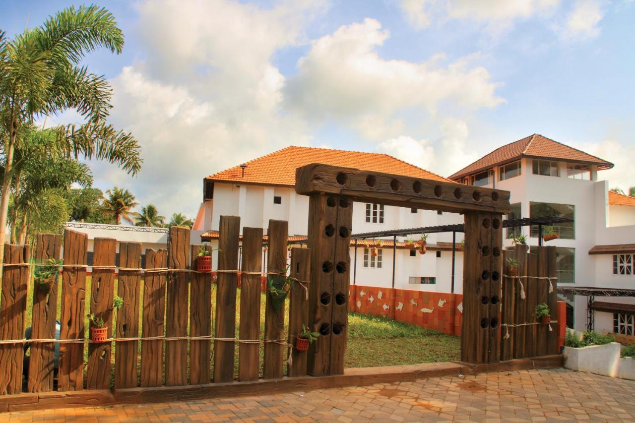 Clay House Hotel Thrissur Buitenkant foto