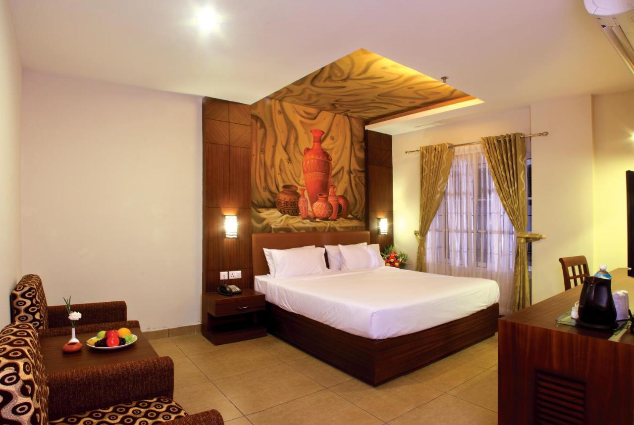 Clay House Hotel Thrissur Buitenkant foto
