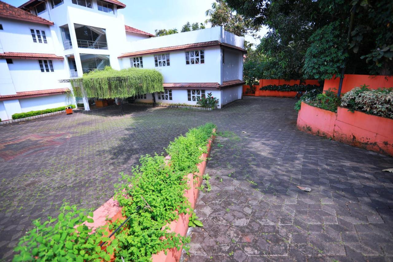 Clay House Hotel Thrissur Buitenkant foto