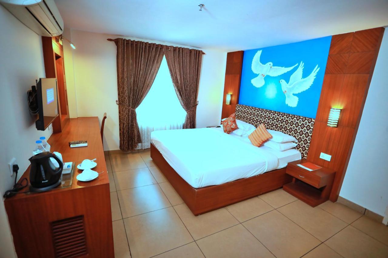 Clay House Hotel Thrissur Buitenkant foto