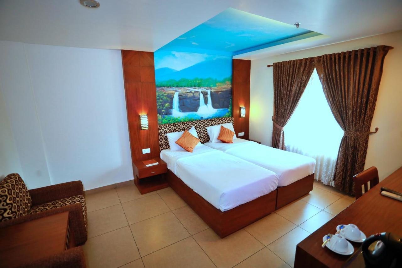 Clay House Hotel Thrissur Buitenkant foto