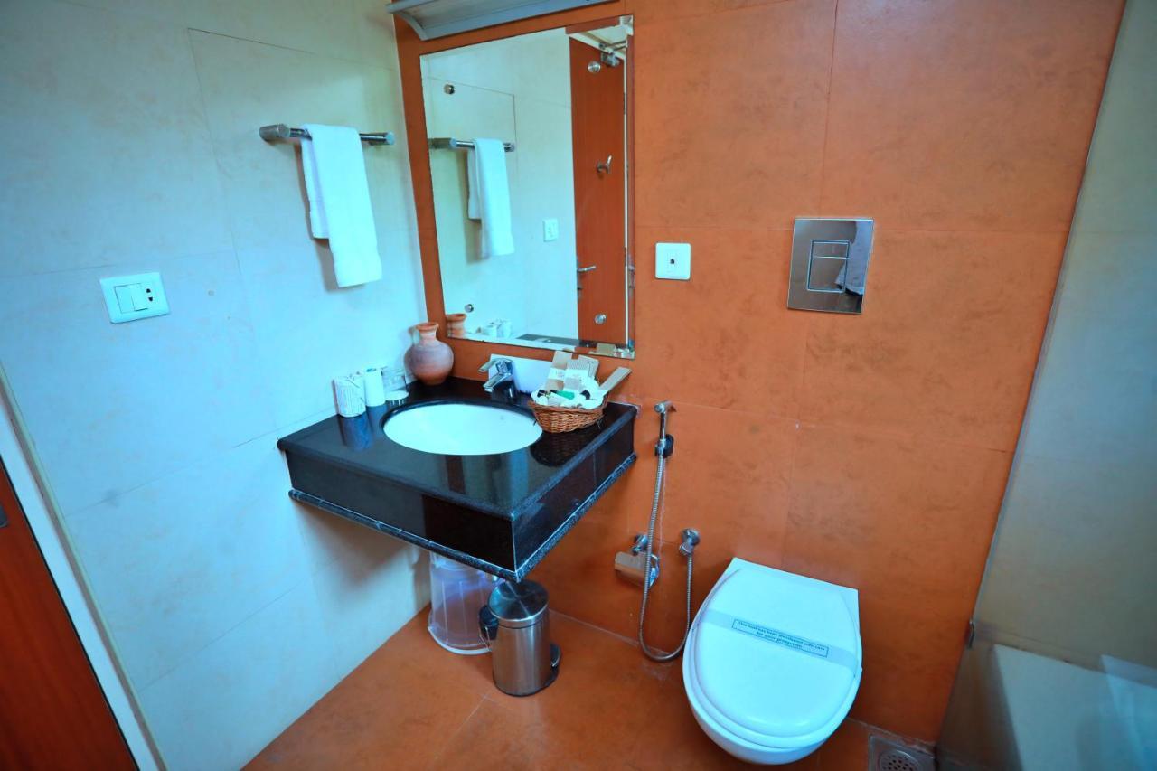Clay House Hotel Thrissur Buitenkant foto
