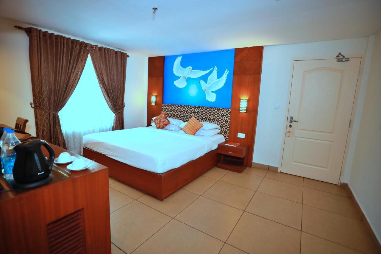 Clay House Hotel Thrissur Buitenkant foto