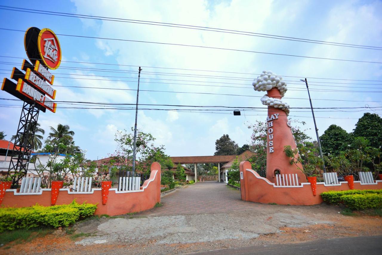 Clay House Hotel Thrissur Buitenkant foto