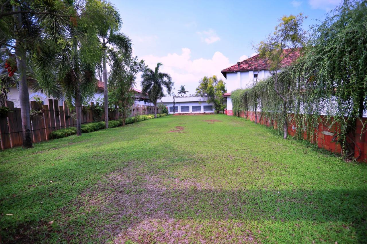 Clay House Hotel Thrissur Buitenkant foto