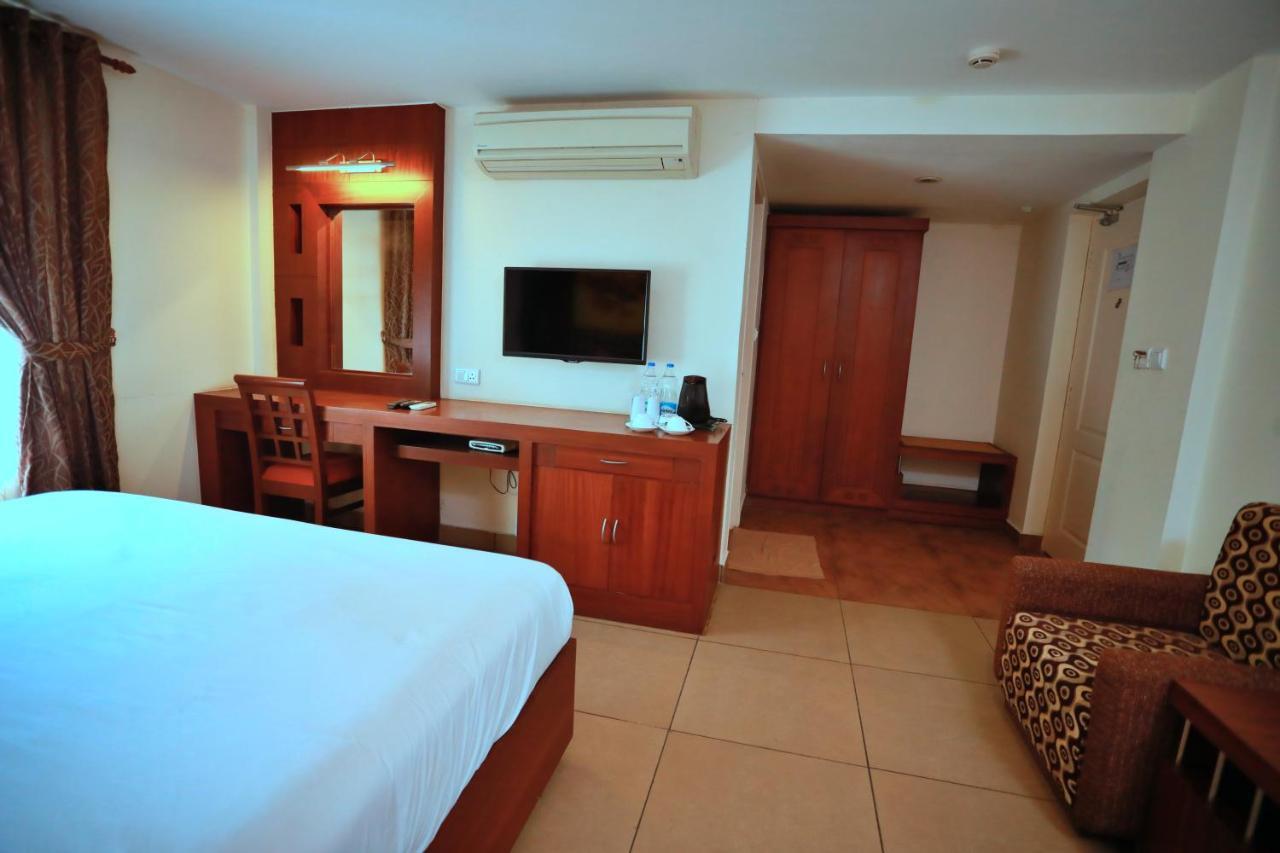 Clay House Hotel Thrissur Buitenkant foto
